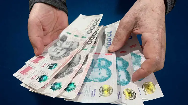 Retirees collect bonuses and bonuses in December