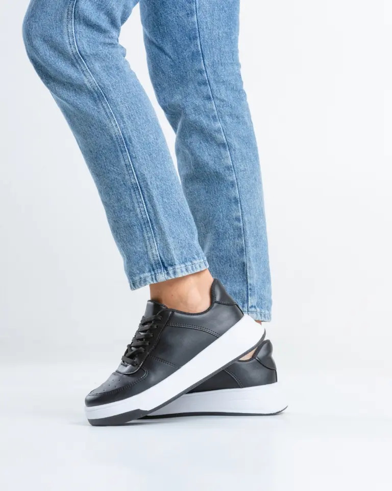 Zapatillas a un peso: dónde las venden y hasta cuándo es la promoción