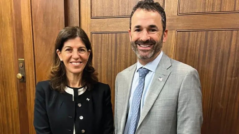 Encuentro histórico entre la titular de AFIP y su par del IRS para avanzar con un "intercambio masivo" de datos