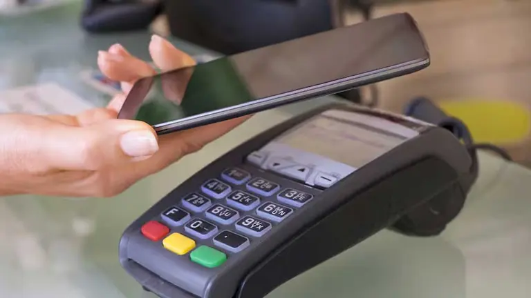 Vas a poder comprar desde chicles hasta ropa con tus dólares: con qué billetera virtual