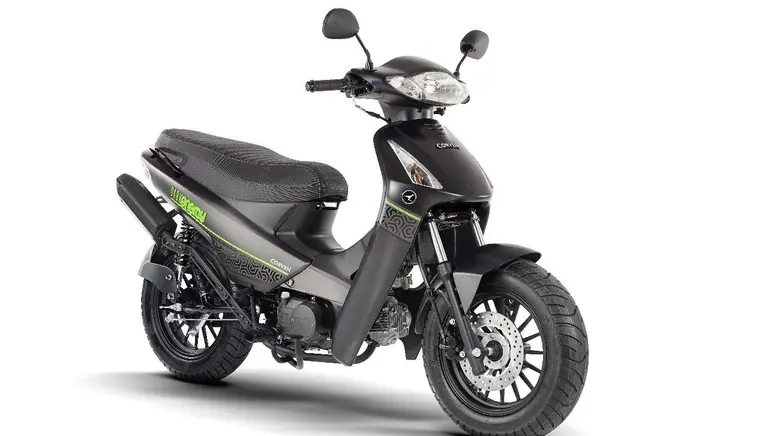 Bajan los precios de motos Corven, Mondial, Kawasaki y Bajaj por reducción del impuesto PAIS