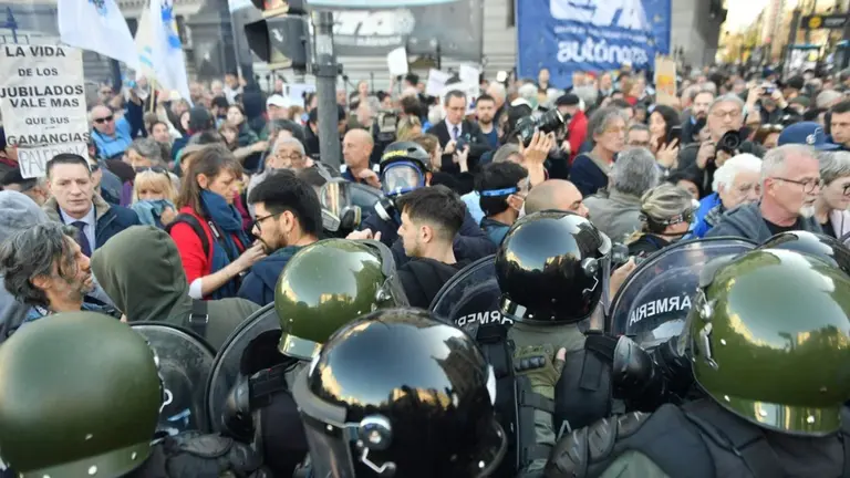 Incidentes en Congreso: el Gobierno vincula a dos intendentes K y pide apartar a la jueza Andrade