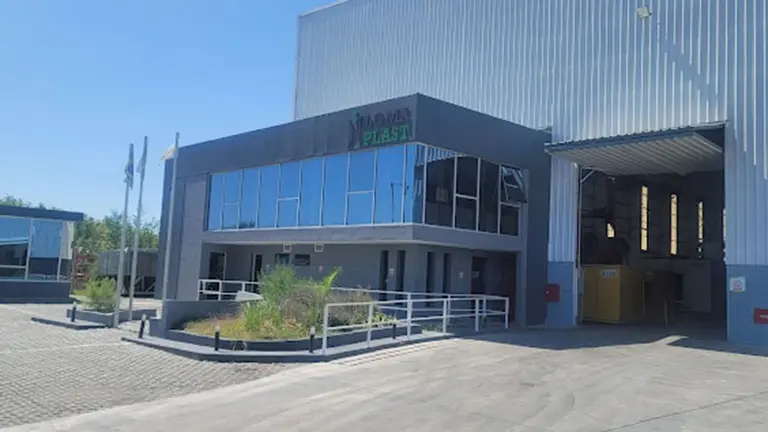 Perdió todo, casi quiebra en 2001 y hoy lidera el mercado de autopartes