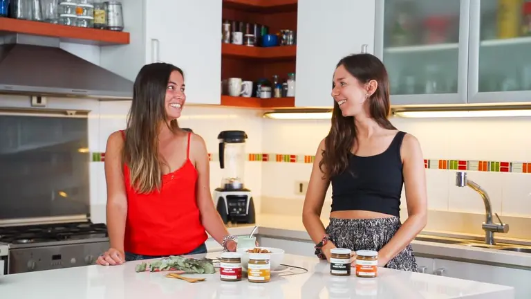 Valentina De Volder y Miriam Aberle, socias fundadoras de Ancestral, pastas untables y golosinas saludables 