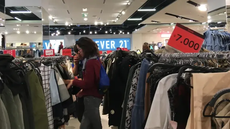 Furor por las compras en Chile: ¿cómo pagar sin llevar efectivo?
