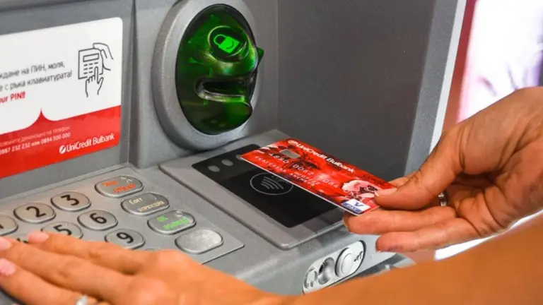 Nueva forma de hackeo para robar en cajeros automáticos