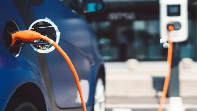 La Ciudad propone que autos híbridos y eléctricos paguen patente