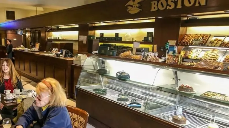 "Hoy nos toca despedirnos": cierra la confitería de las famosas medialunas en Mar del Plata