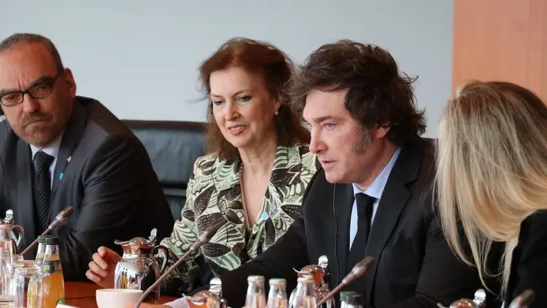 Milei explicó la salida de Mondino y advirtió: "Todos los responsables van a ser echados"