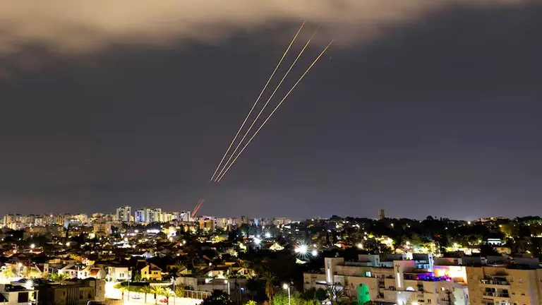 Hezbollah lanzó unos 250 cohetes en un feroz ataque contra Israel