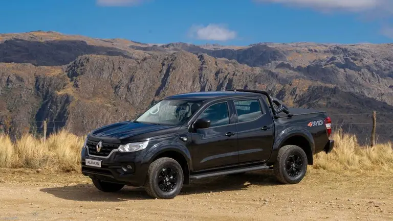 Renault renueva la camioneta Alaskan y suma una nueva versión