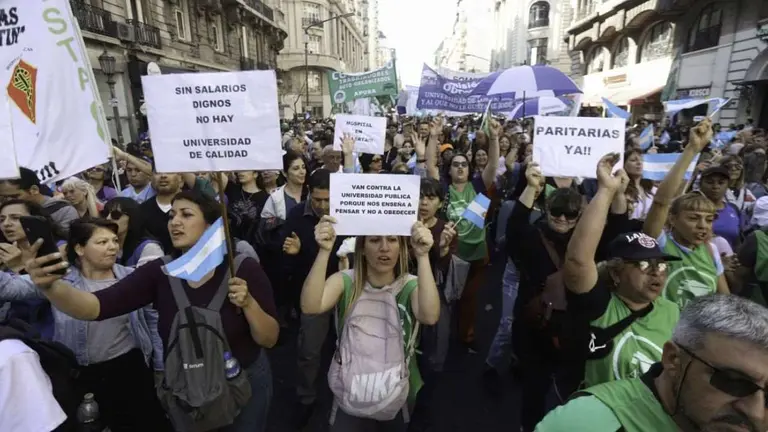 Las mejores imágenes de la marcha universitaria por la educación pública