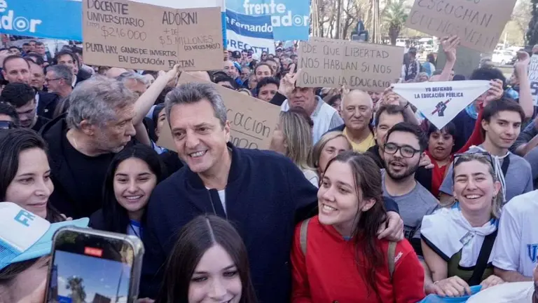 Sergio Massa participó de la marcha universitaria
