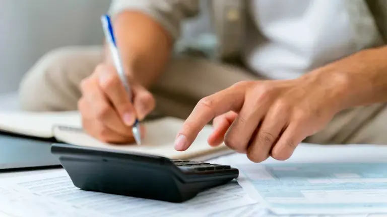 Qué obligaciones hay que revisar antes de emitir una factura y de transportar un bien