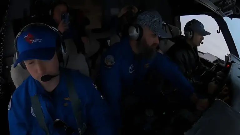 El impresionante video del avión cazatormentas, en el ojo del huracán Milton