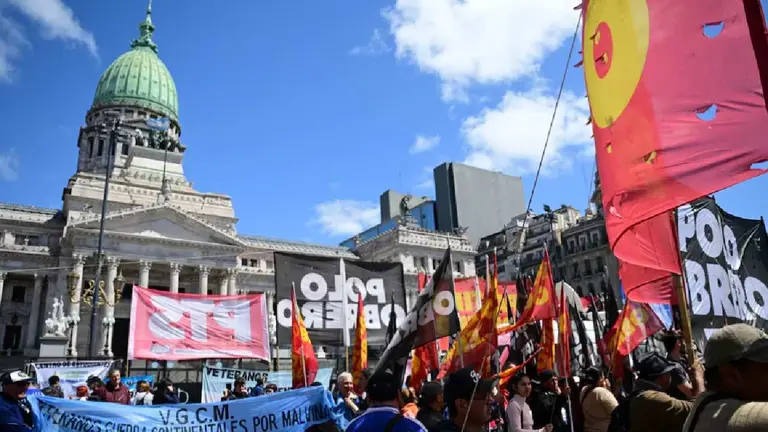 Marcha congreso movimientos sociales polo obrero