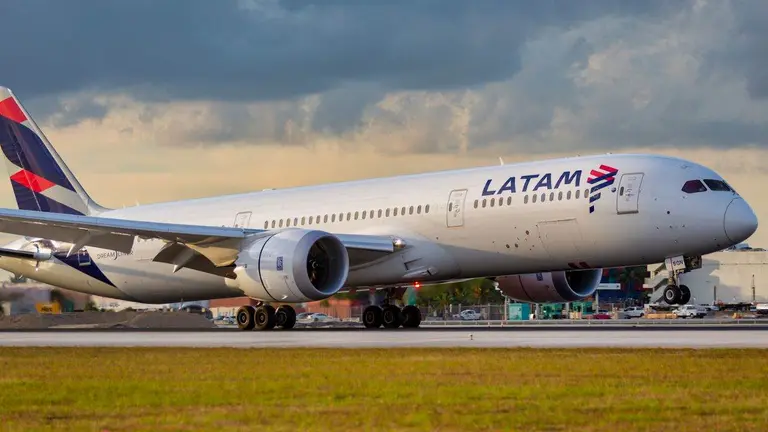 Latam aumenta casi 30% sus vuelos en Argentina: a qué nuevas provincias llegará
