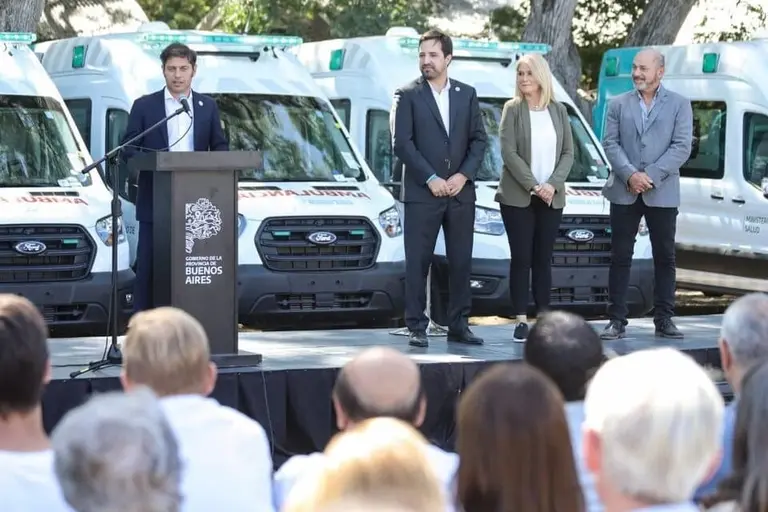 Axel Kicillof gastó millones de pesos en ambulancias, pero no llegaron a los hospitales