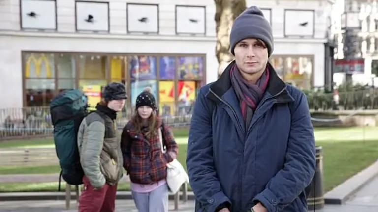 Multimillonario pasó tres días como indigente