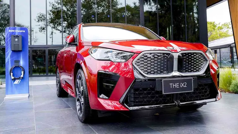 BMW lanzó el nuevo X2 y estrenó el iX2, su primer eléctrico en Argentina