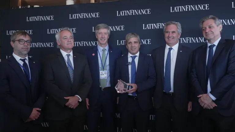 Luis Caputo dijo que está negociando un nuevo programa con el FMI