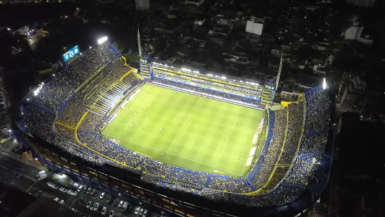 Riquelme recibe un ambicioso plan para ampliar La Bombonera a 90.000 espectadores