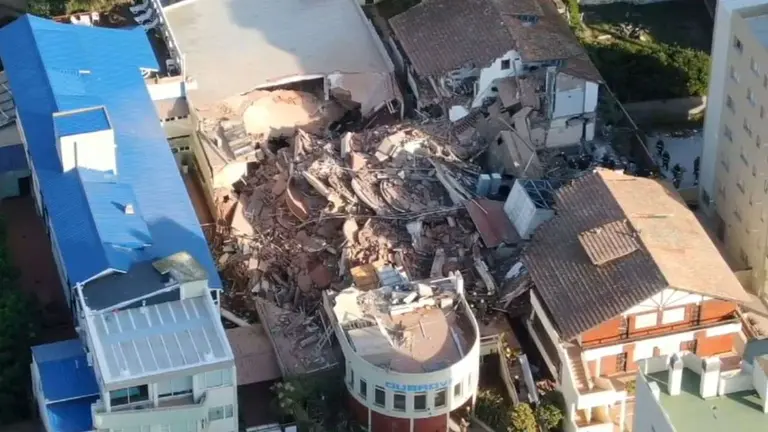 Se derrumbó un hotel en Villa Gesell