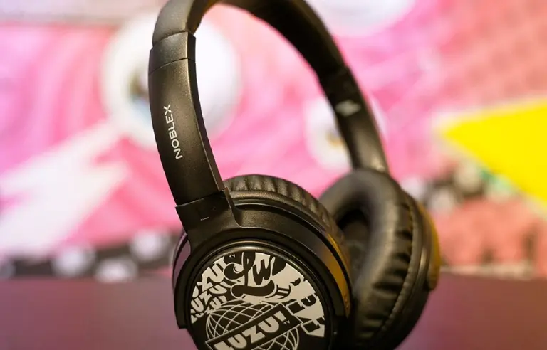 Noblex y Luzu presentan auriculares exclusivos: una colaboración que fusiona tecnología y entretenimiento
