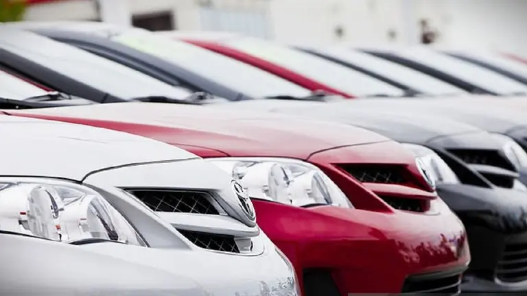 Toyota rompe con la dictadura en su nuevo spot para el Auris Hybrid