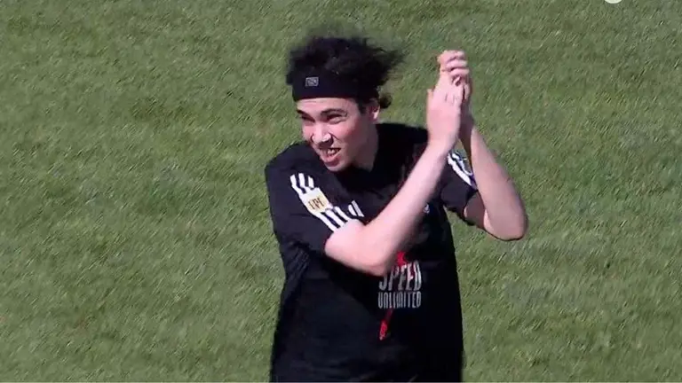 Debutó el influencer Spreen y no tocó la pelota