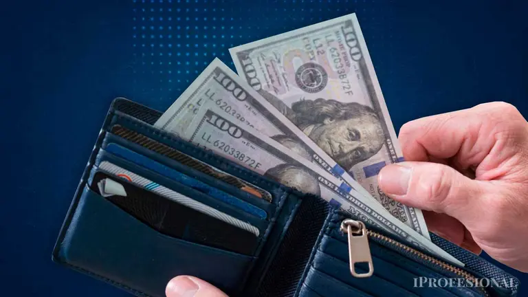 "Los que compren dólares a $1.300 van a perder plata": la advertencia de conocido economista