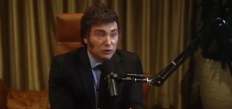 Milei desmintió al titular de la ANSES: "La reforma jubilatoria no es para este momento"