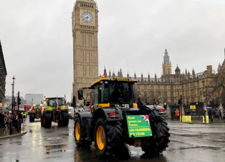 Gran Bretaña: grieta por impuesto al campo y 'tractorazo' 