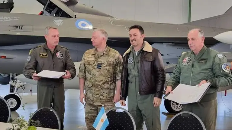 Luis Petri enfrenta protestas de oficiales por falta de servicios médicos de la obra social militar casi quebrada