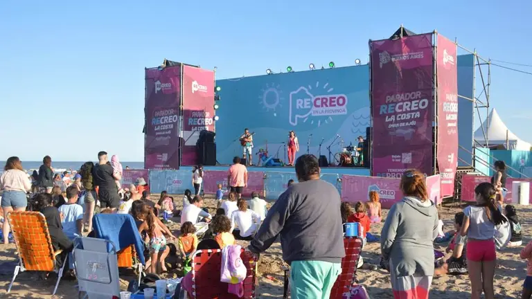 Verano 2025: Kicillof invertirá más de $2.800 millones en paradores, eventos y merchandising