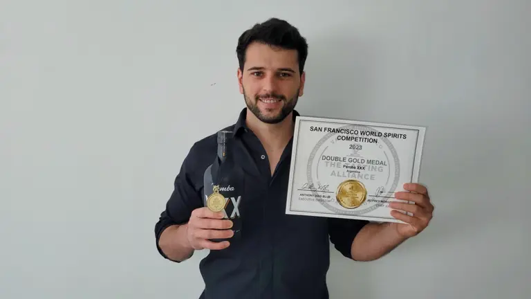 Salvador Barragán y su licor Pemba