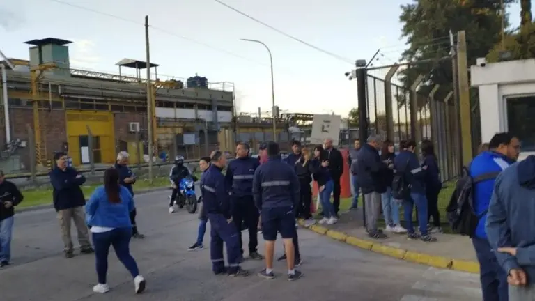 Cerró una planta de Avon y echaron a 300 personas