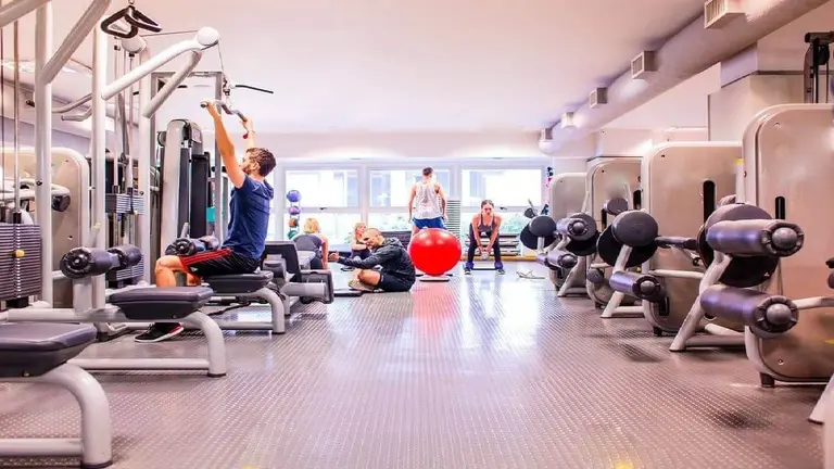 Una argentina en Suiza reveló la impactante diferencia entre los precios de los gimnasios en ambos países