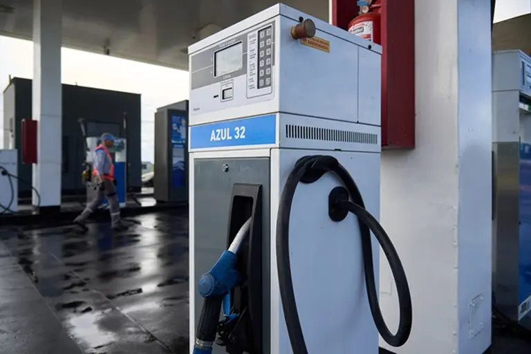 YPF vende Azul 32 por surtidor: ya está disponible en 68 estaciones de servicio