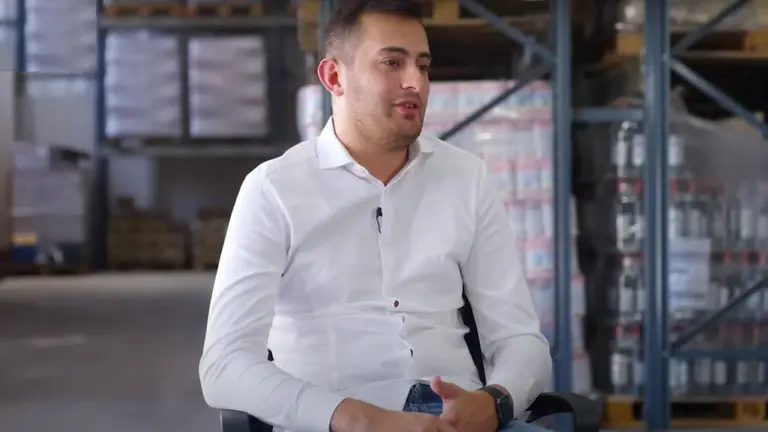 Con 21 años abrió un almacén: hoy es CEO del mayorista Mamá Ahorro y se expande con franquicias