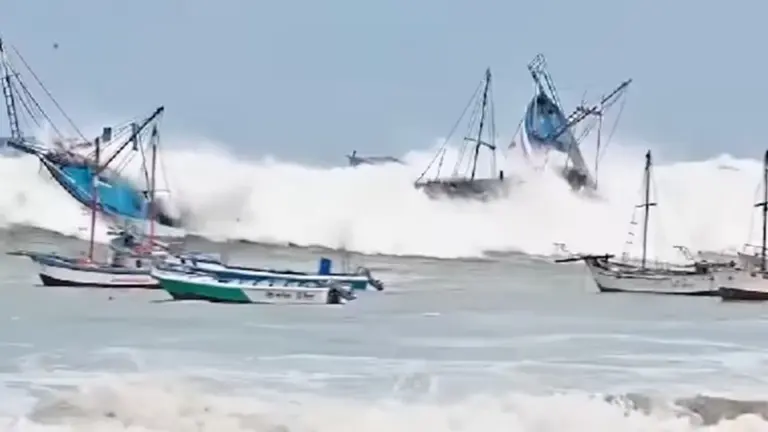 Video: Destrucción y decenas de puertos cerrados por un inusual fenómeno que provocó olas de hasta 4 metros