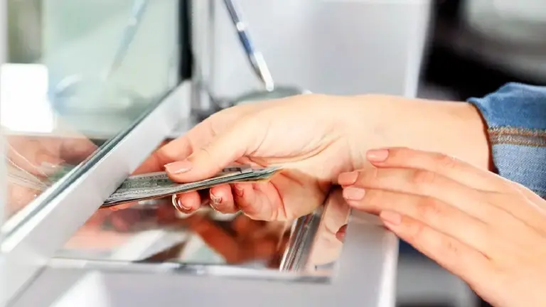 Cuál es el sueldo que cobra un empleado bancario con el último aumento en enero 2025