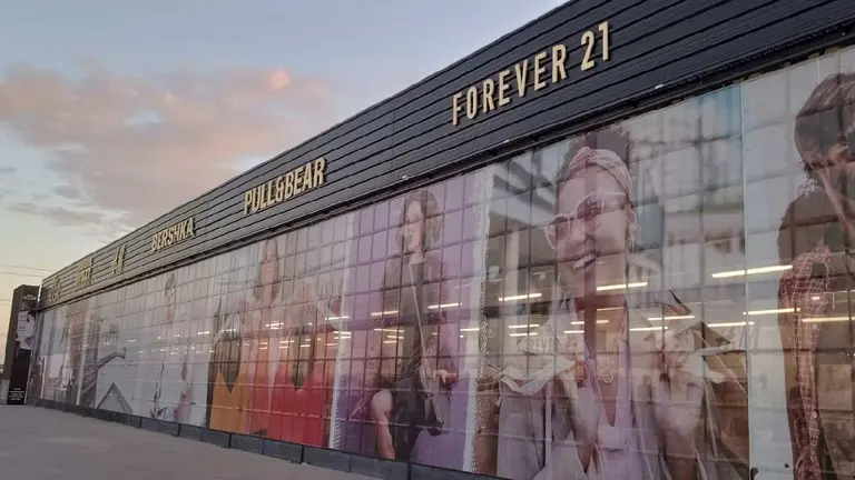Así es el imponente outlet premium que abrió en La Gran Dulce y vende ropa importada barata