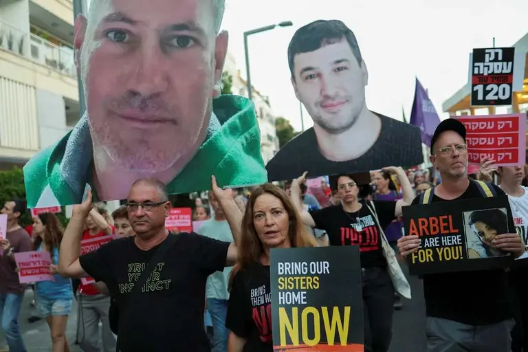 Israel liberó a 90 prisioneros palestinos como parte de un acuerdo de alto el fuego