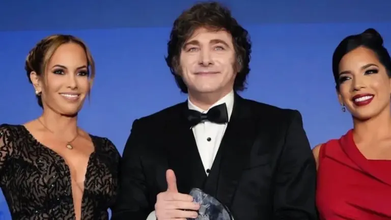 Milei recibió otro premio en Washington y se encontró con Eduardo Bolsonaro y González Urrutia