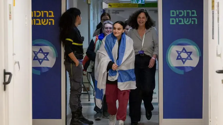La emotiva declaración de Emily Damari, rehén liberada de Hamas: 'Soy más feliz que nunca'