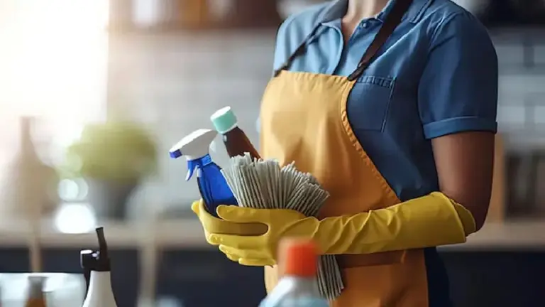 Empleada doméstica: en octubre se da un cambio clave en la suma fija que afecta al pago por hora