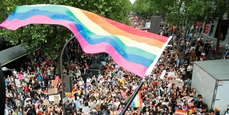El Gobierno tilda de 'política' la marcha LGBT y dice que no afectará a Milei