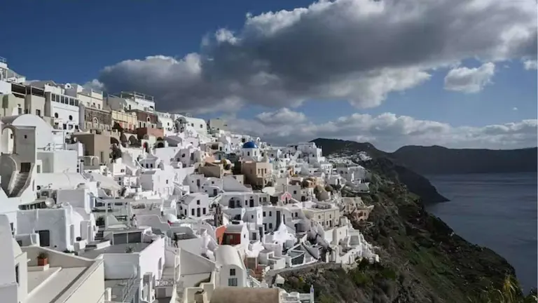 Santorini enfrenta su mayor amenaza: el volcán submarino y los terremotos que sacuden la isla