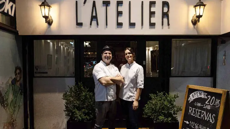 Una pareja creó un pequeño restó de estilo parisino que es un éxito en Zona Norte